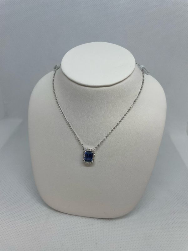 18kt WG Sapphire Pendant Necklace