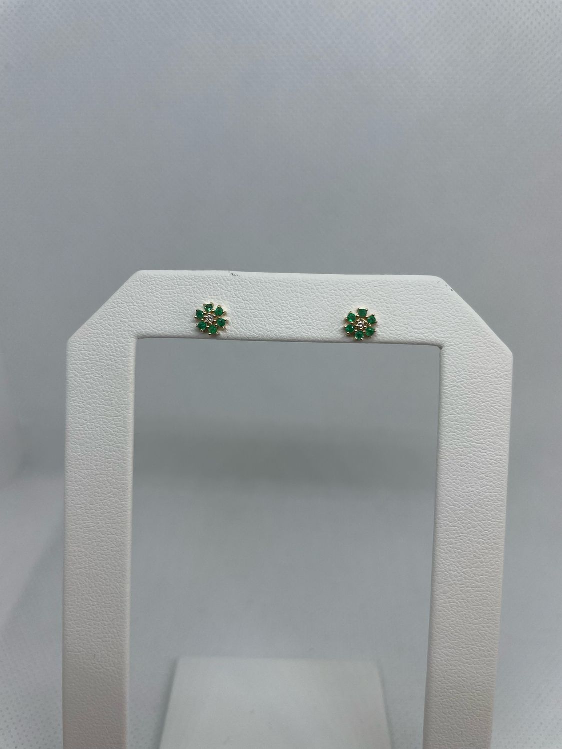 14k YG Emerald Flower Earrings
