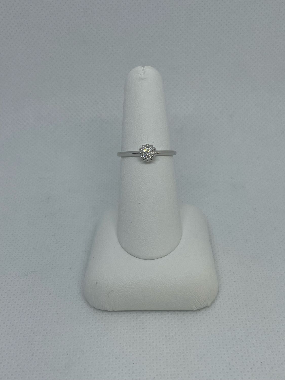 18k Wg 0.14 Ct 1 Stone Dia Ring