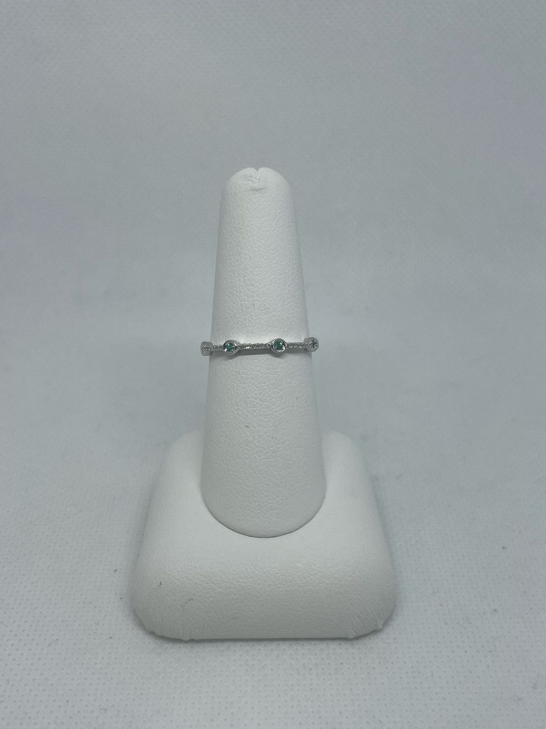 10kw 0.11ct Emerald Ring