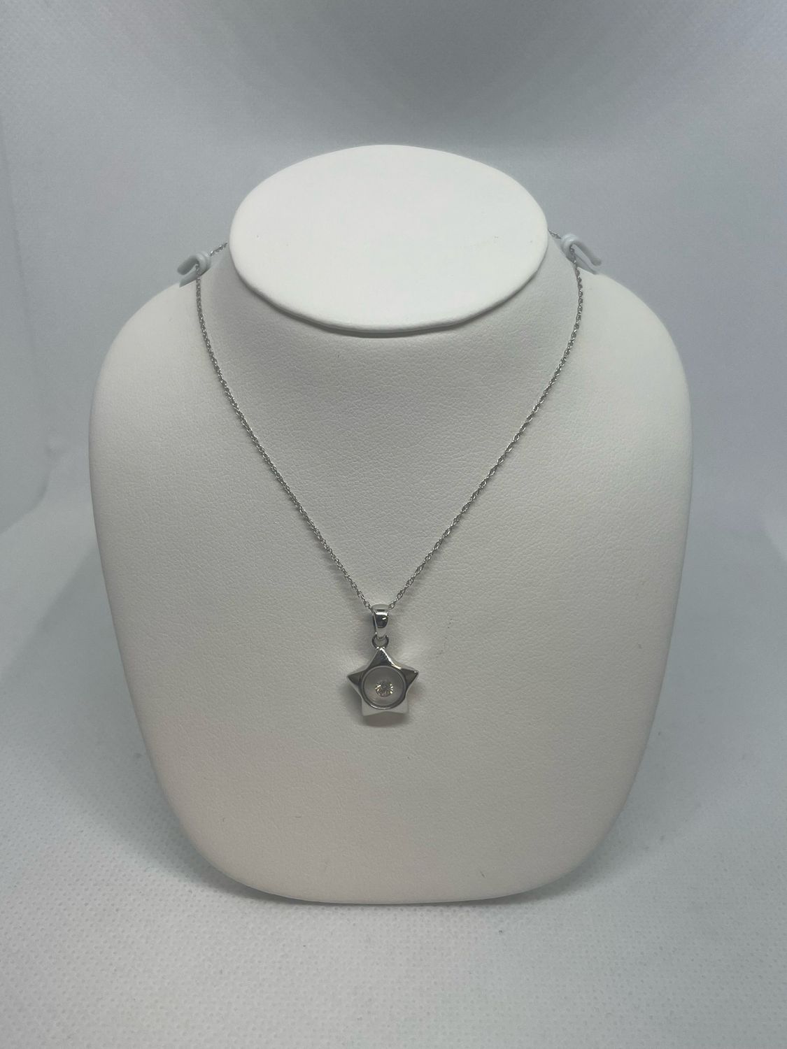 14k W Start Necklace With Floating Diamond