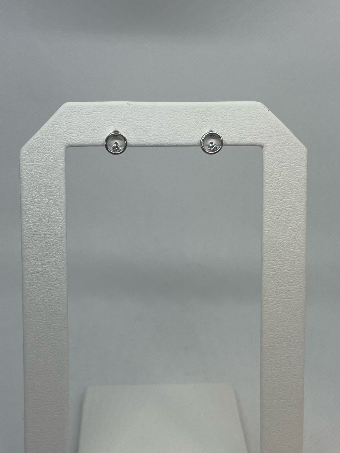 14kw 0.10 Ct Circle Earrings