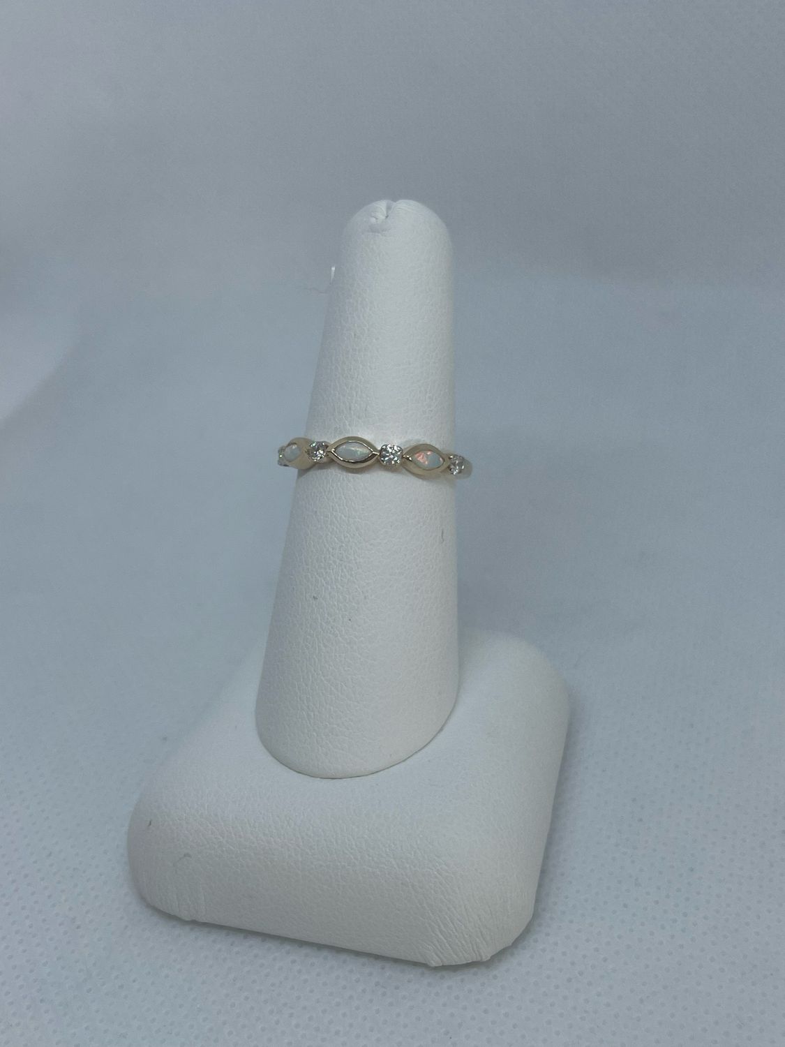 10ky 0.14 Ct Dia 0.18 Ct Opal Ring