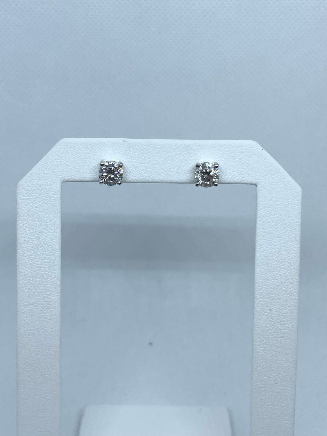 14kt WG 2.01ct F VS LAB Round Studs