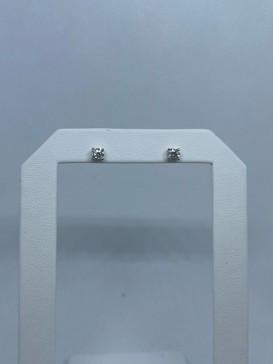 14kt WG 0.51ct F VS LAB Round Cut Studs