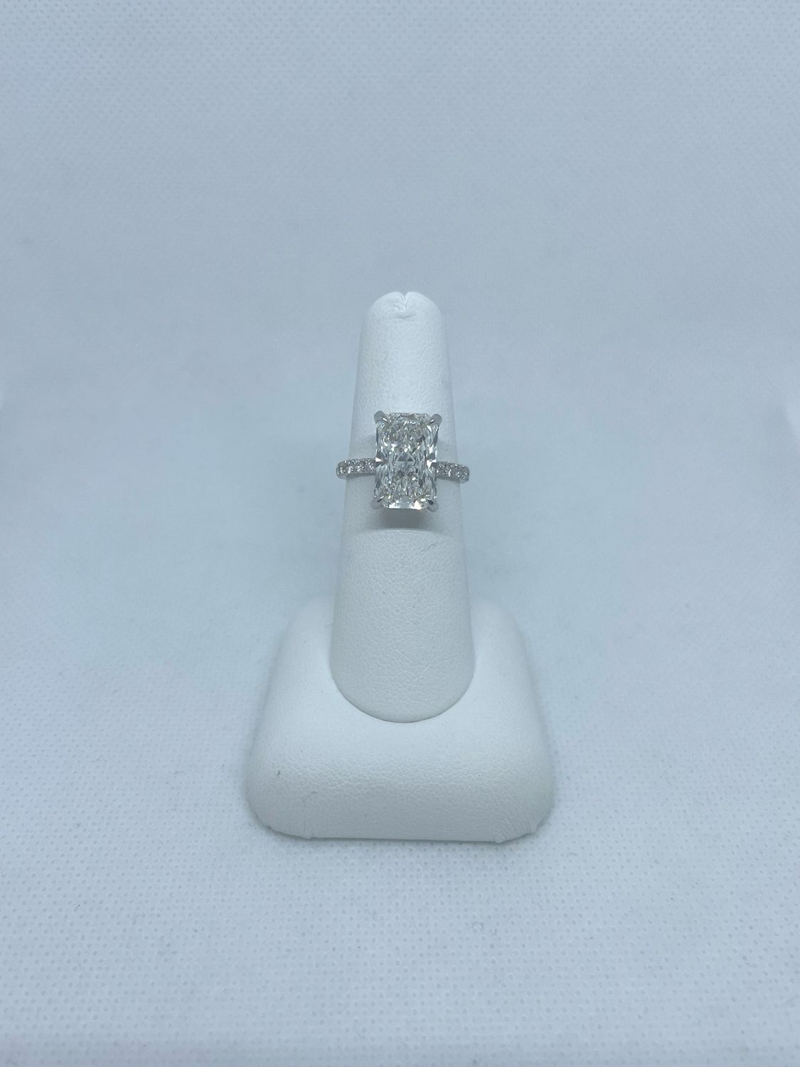 14k Wg 5.35 Carat LAB Stone Ring