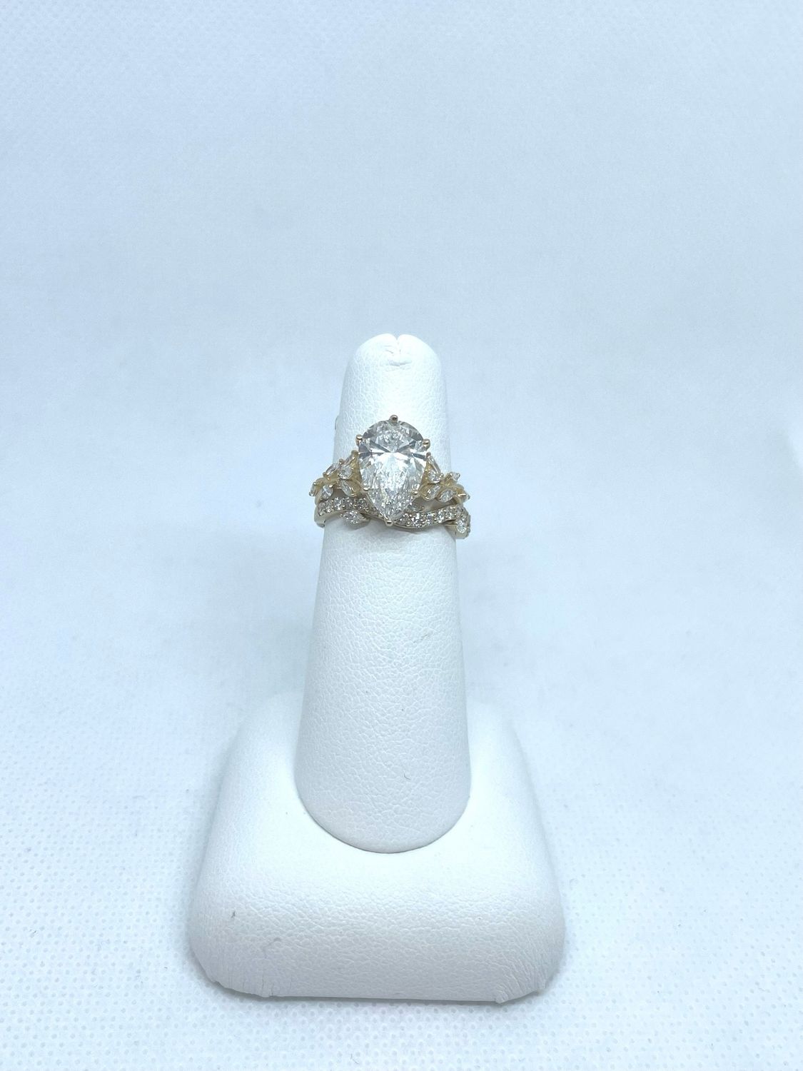 14k Yg 2.95 Ct Pear Center Stone 2.42 Carat Accents LAB