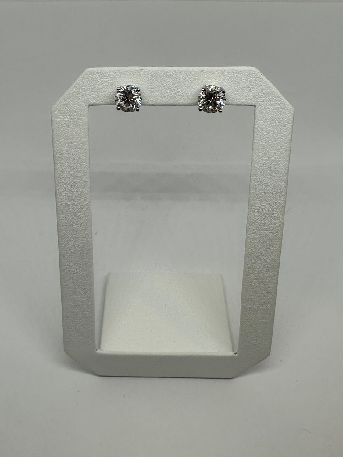 14kt WG 4.10ct E VS1 LAB Round Cut Studs