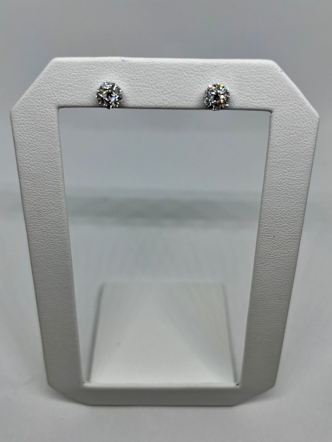 14kt White Gold 0.5ct LAB Round Halo Stud