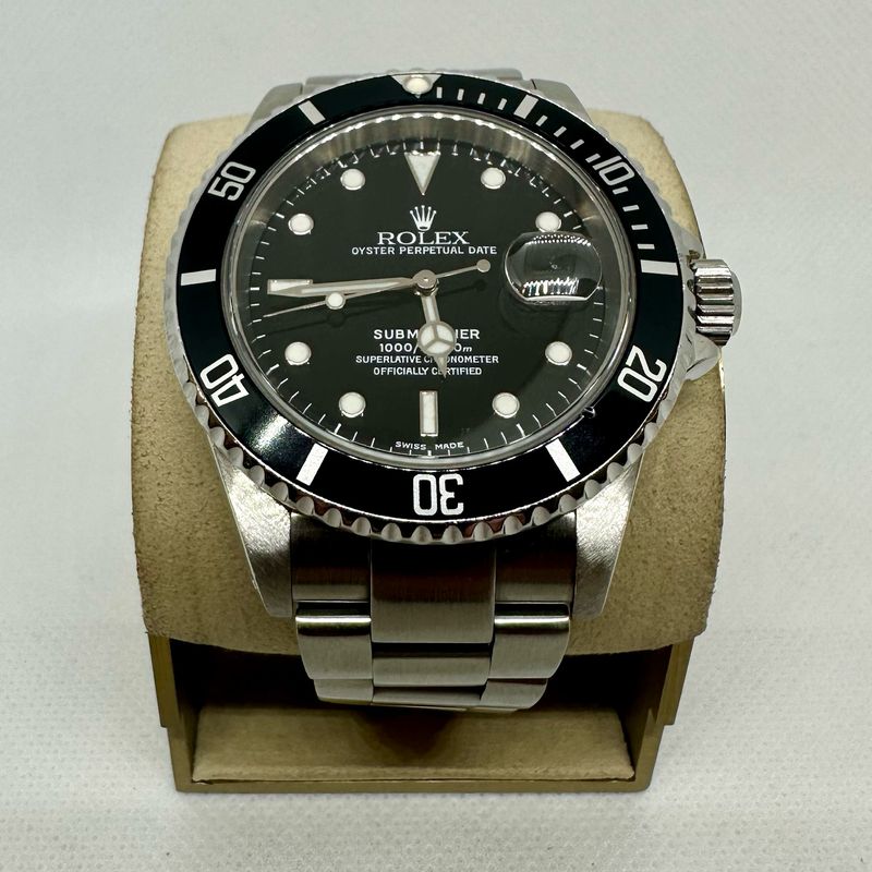 2000 Rolex Submariner 40mm Black Dial comes with Rolex Warranty Paperwork