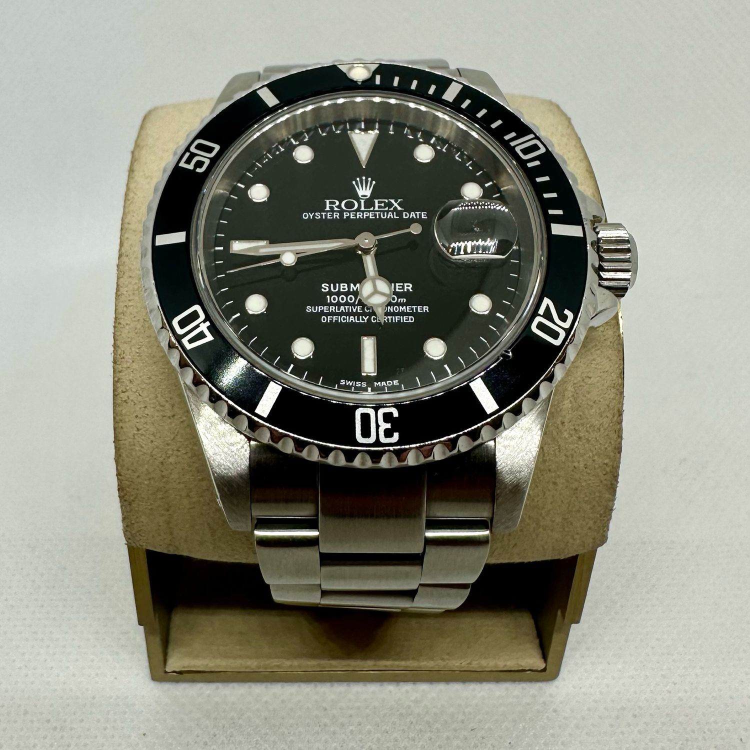 2000 Rolex Submariner 40mm Black Dial comes with Rolex Warranty Paperwork
