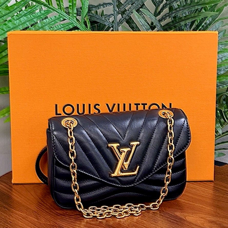 Authentic Louis Vuitton Black Leather New Wave Chain Bag (LIKE NEW)