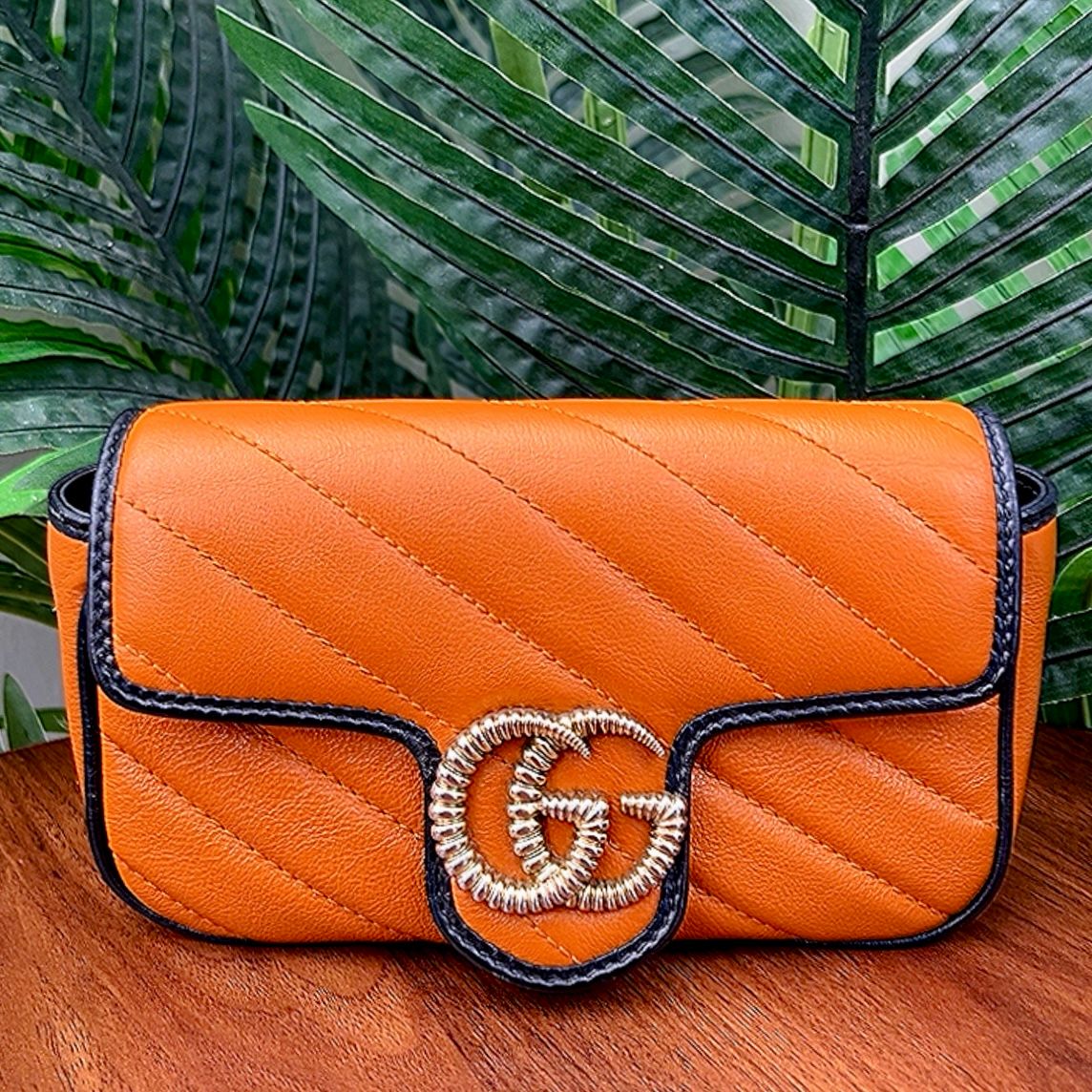 Authentic Gucci GG Marmont Mini Shoulder Bag (LIKE NEW)