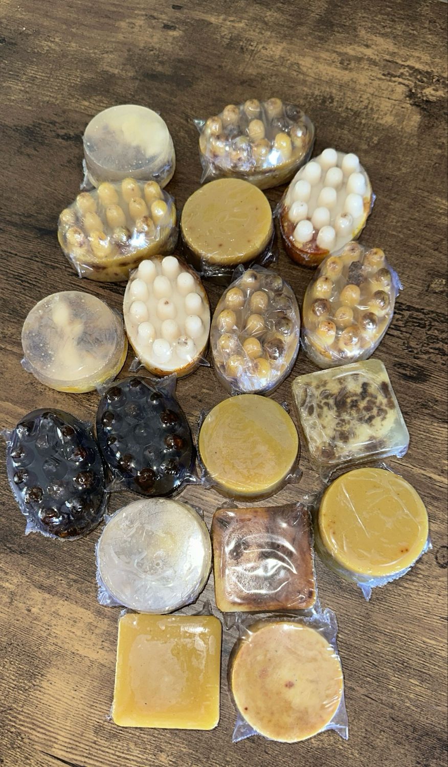 Turmeric, Rice milk , Cocoa Butter , Black soap