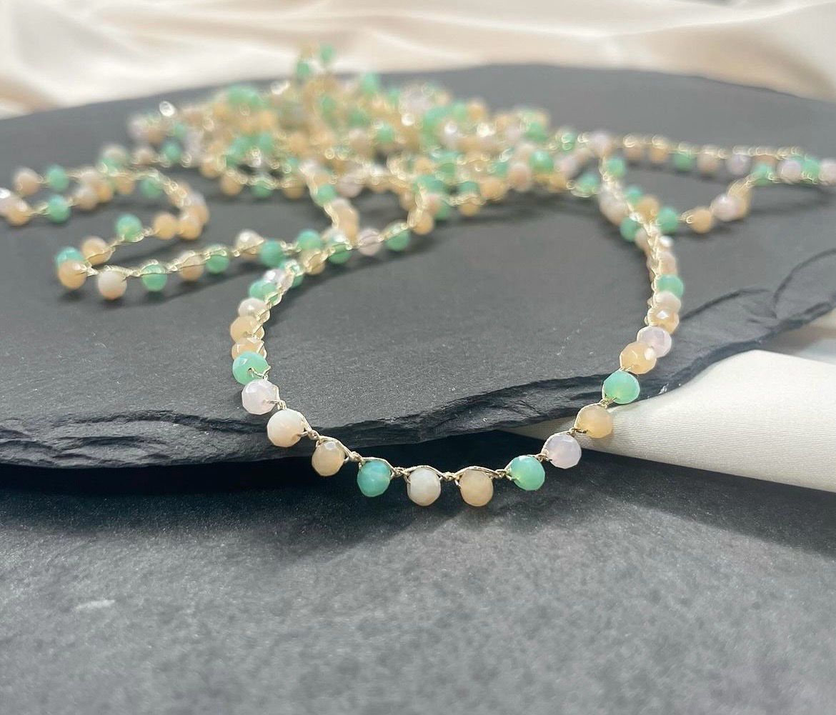 Collana lunga con piccoli cristalli