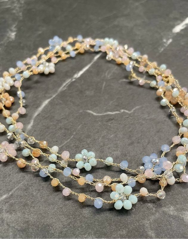 Collana lunga 150 cm e piccoli cristalli colorati