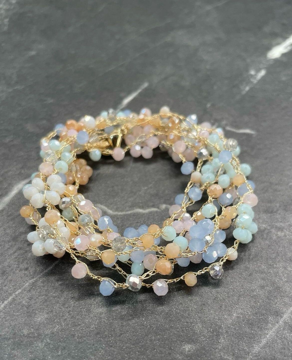 Collana lunga 150 cm e piccoli cristalli colorati