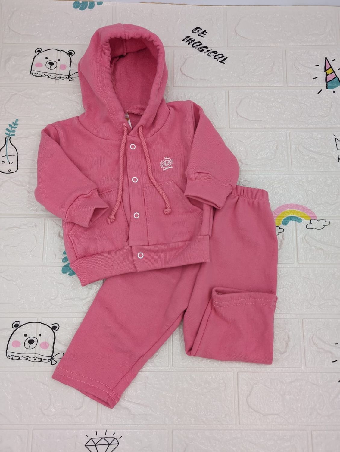 Conjunto zeppelin disponible en talla 6-9 Meses