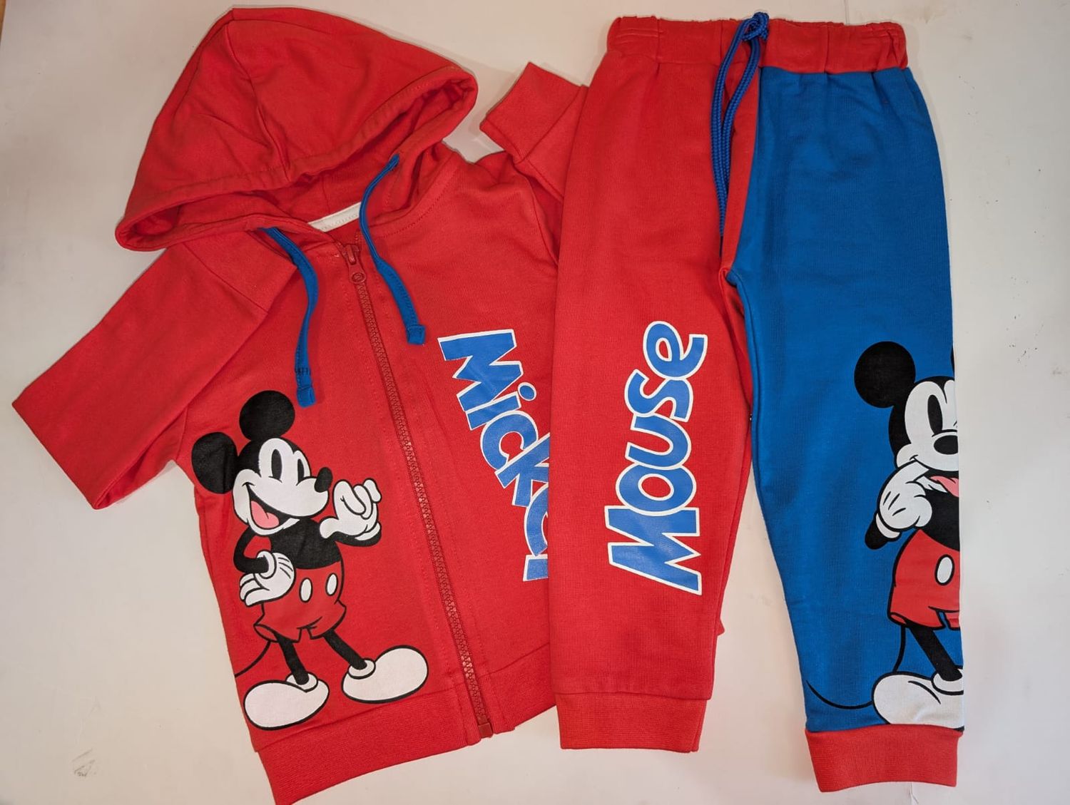 Conjunto sedadero y pants Mickey Mouse Talla 2