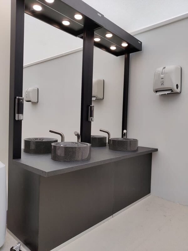 Sanitaires luxe bois - noir