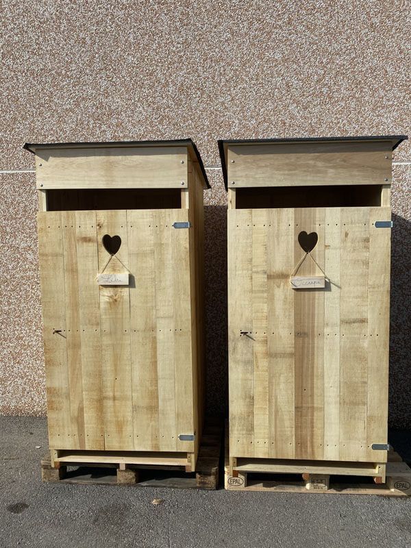 Toilettes sèches en bois  à compost