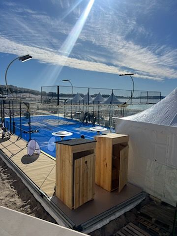 Toilettes sèches en bois à compost