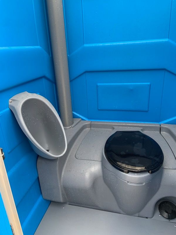 Toilettes PJN 3 avec urinoirs - vert forêt ou bleus - chantiers