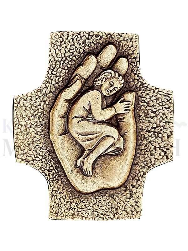 CROSS CHILD IN HAND
