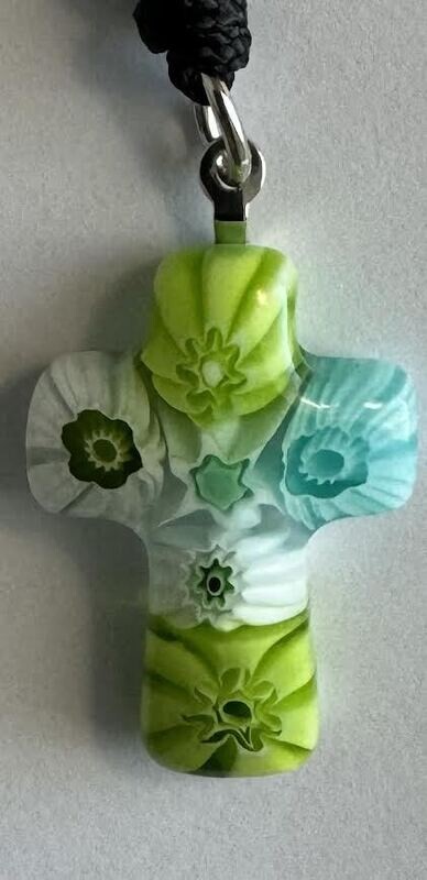 NECK PENDANT CROSS GREEN/WHITE, MURANO GLASS, 3 X 2 CM, WITH BLACK CORD