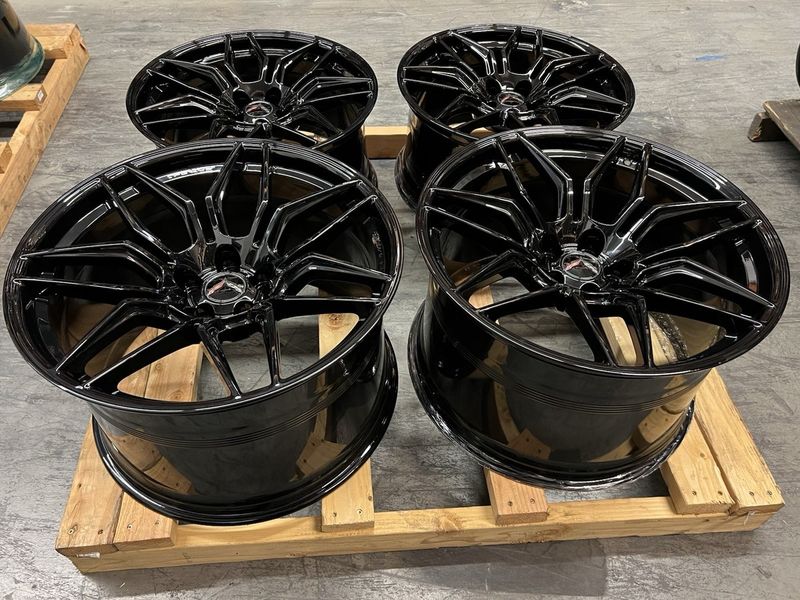 Maserati Ghibli S Q4 20" Urano Wheels – Dark Metallic