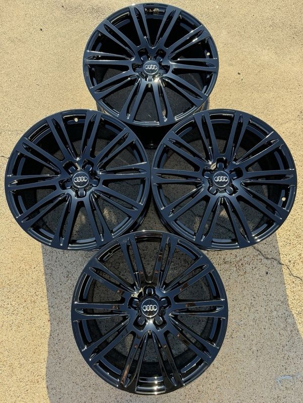 Audi SQ8 22" Sport Multi‑Spoke Wheels – Gloss Black