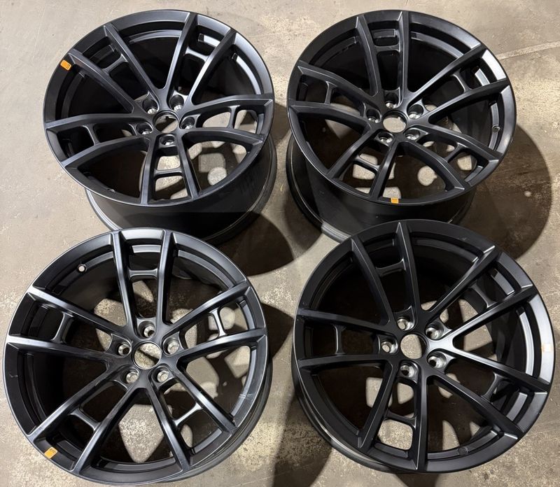 Dodge Charger Hellcat Widebody 20" Matte Black Warp‑Spoke Wheels