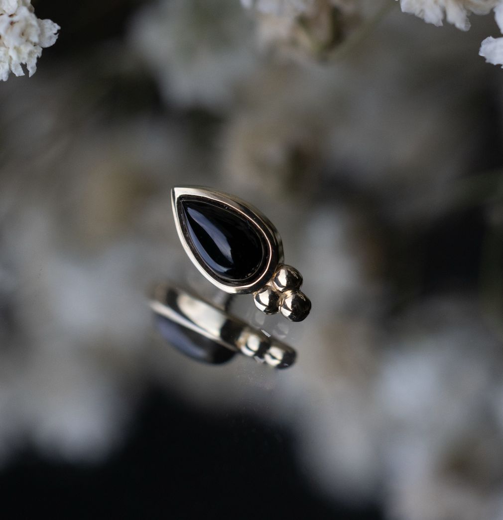 14/12ga Threaded Beaded Pear - 5x3mm, Gem: Onyx, Material: YG