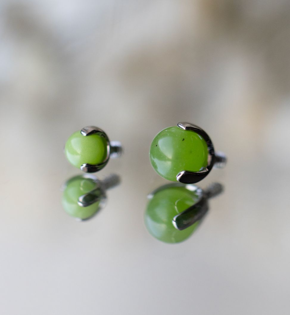 Titanium Threaded 3-Prong End, Diameter: 3mm, Gauge: 18/16ga, Gem: Jade