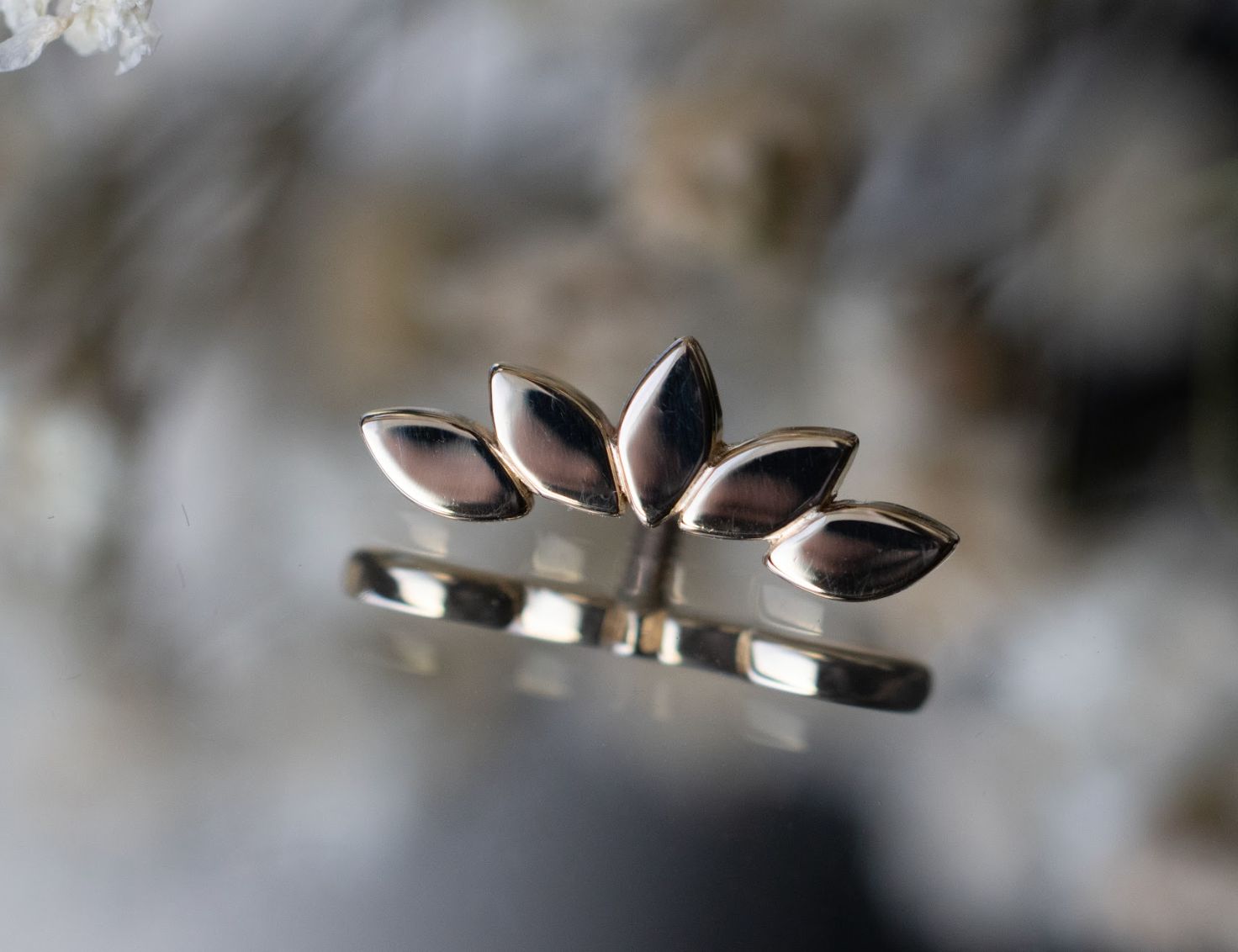14/12ga Threaded Flat Serenity - 13x4mm, Finish: Polished, Material: YG