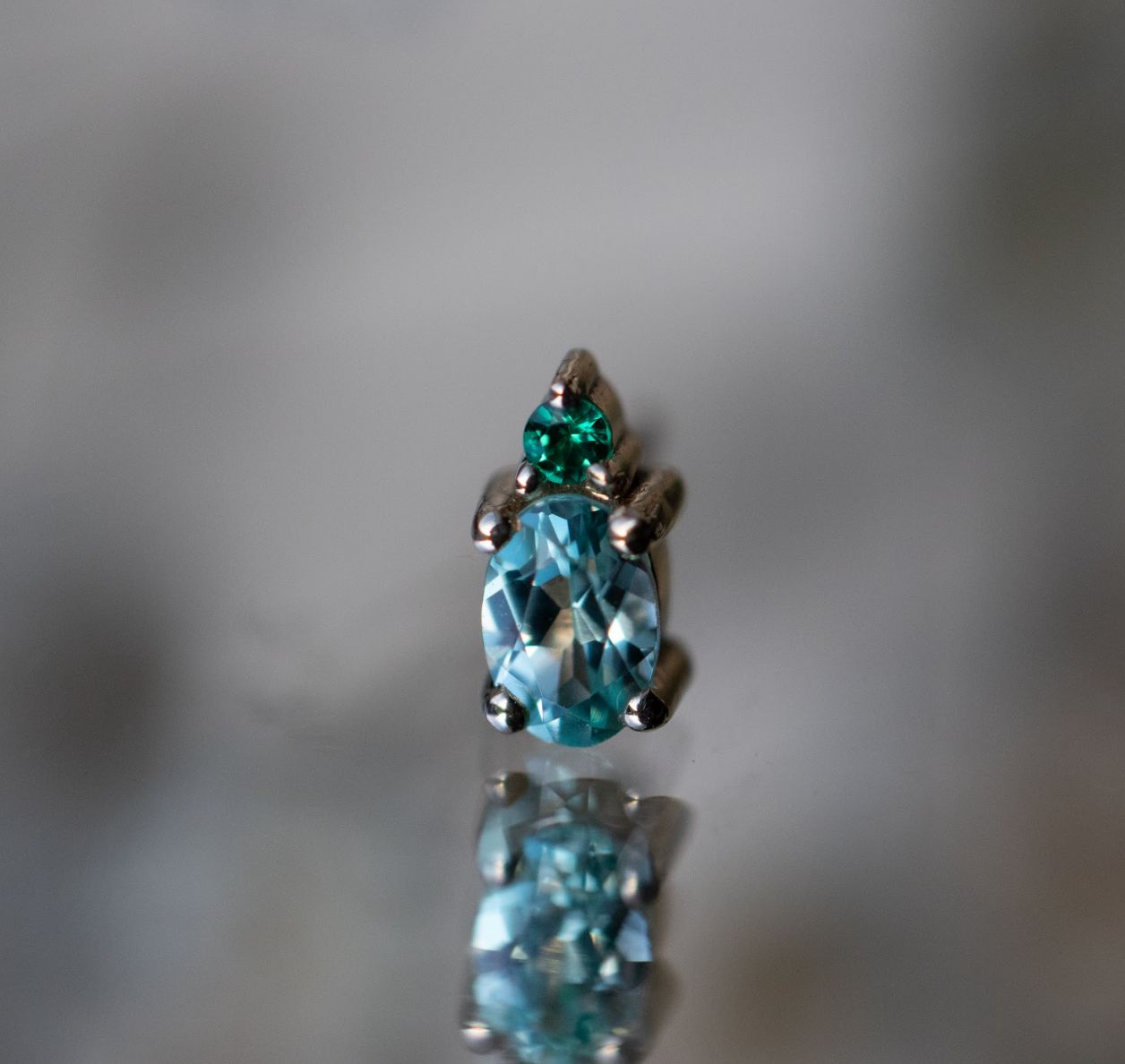 Threadless Oval Prong with Single Accent, Gem: Chrysoberyl &amp; Chatham Emerald, Material: YG