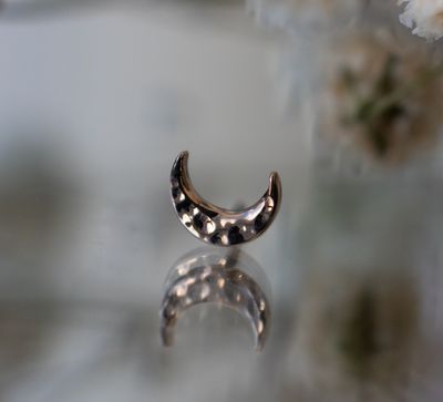 Threadless Hammered Moon - 4mm
