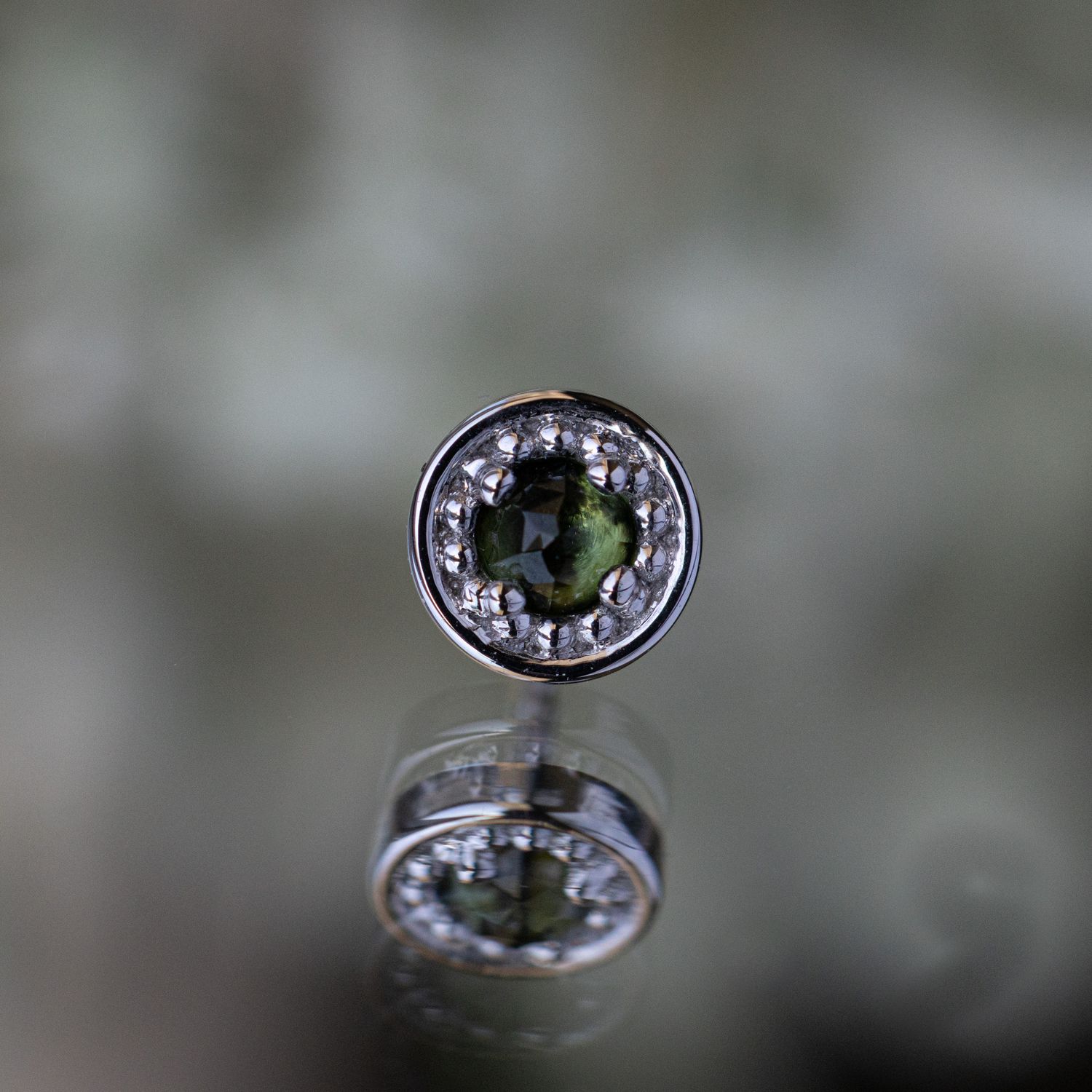 Threadless Millgrain Prong - 4mm, Material: WG, Gem: London Blue Topaz Cab