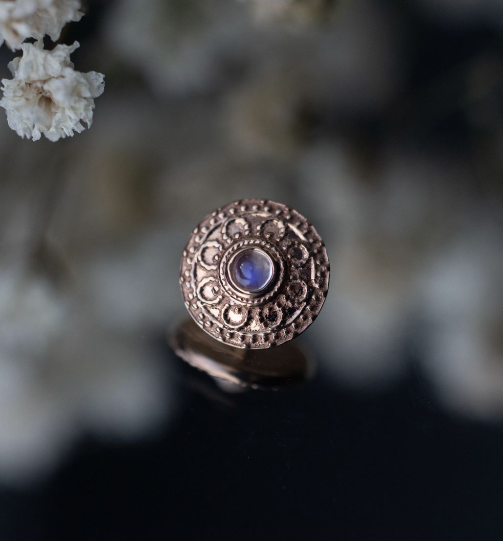 18/16ga Threaded Nanda - 7mm, Gem: Rainbow Moonstone, Material: RG