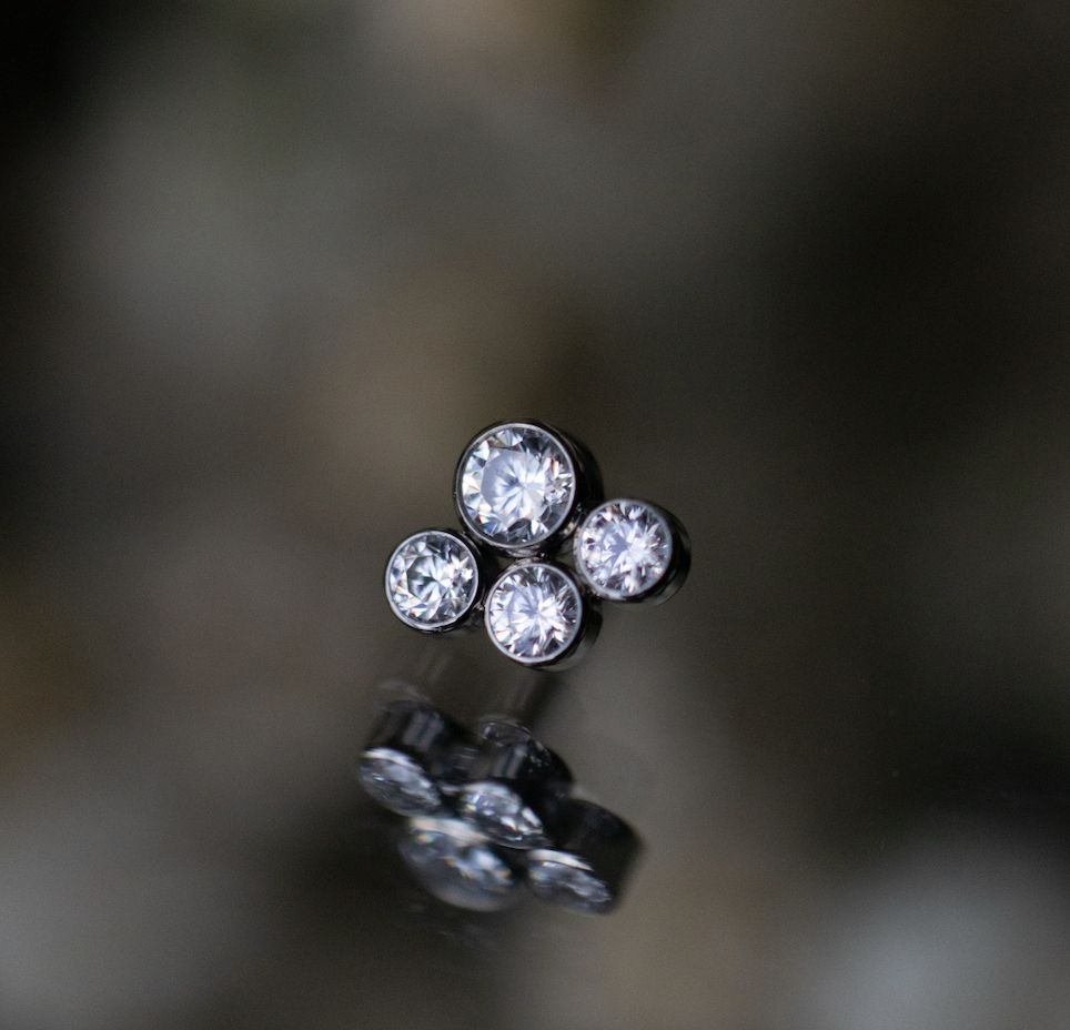 Threadless Titanium Gem Cluster - Quartet - 2mm &amp; 1.5mm Gems, Gem: White CZ