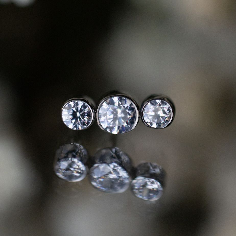 Threadless Titanium Gem Cluster - Strike - 2mm &amp; 2.5mm Gems, Gem: White CZ