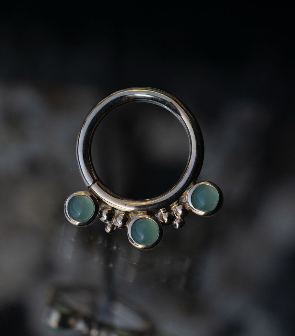 Eden 3 Seam Ring, Gem: Chrysoprase Cabochon, Material: YG, Size: 16ga 5/16in