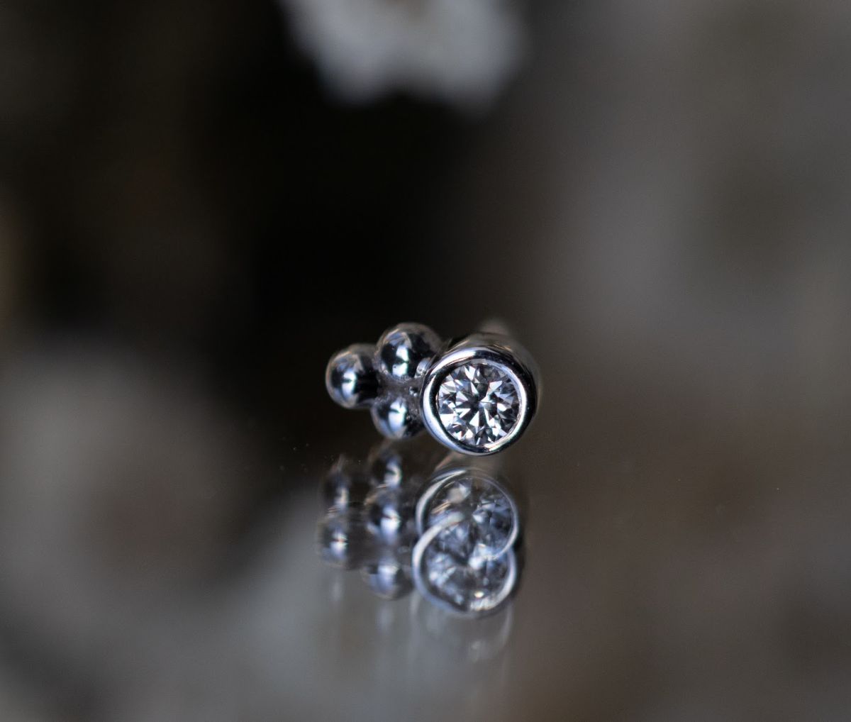 Threadless Bezel with 3 Bead - 1.5mm Gem, Gem: Diamond, Material: WG