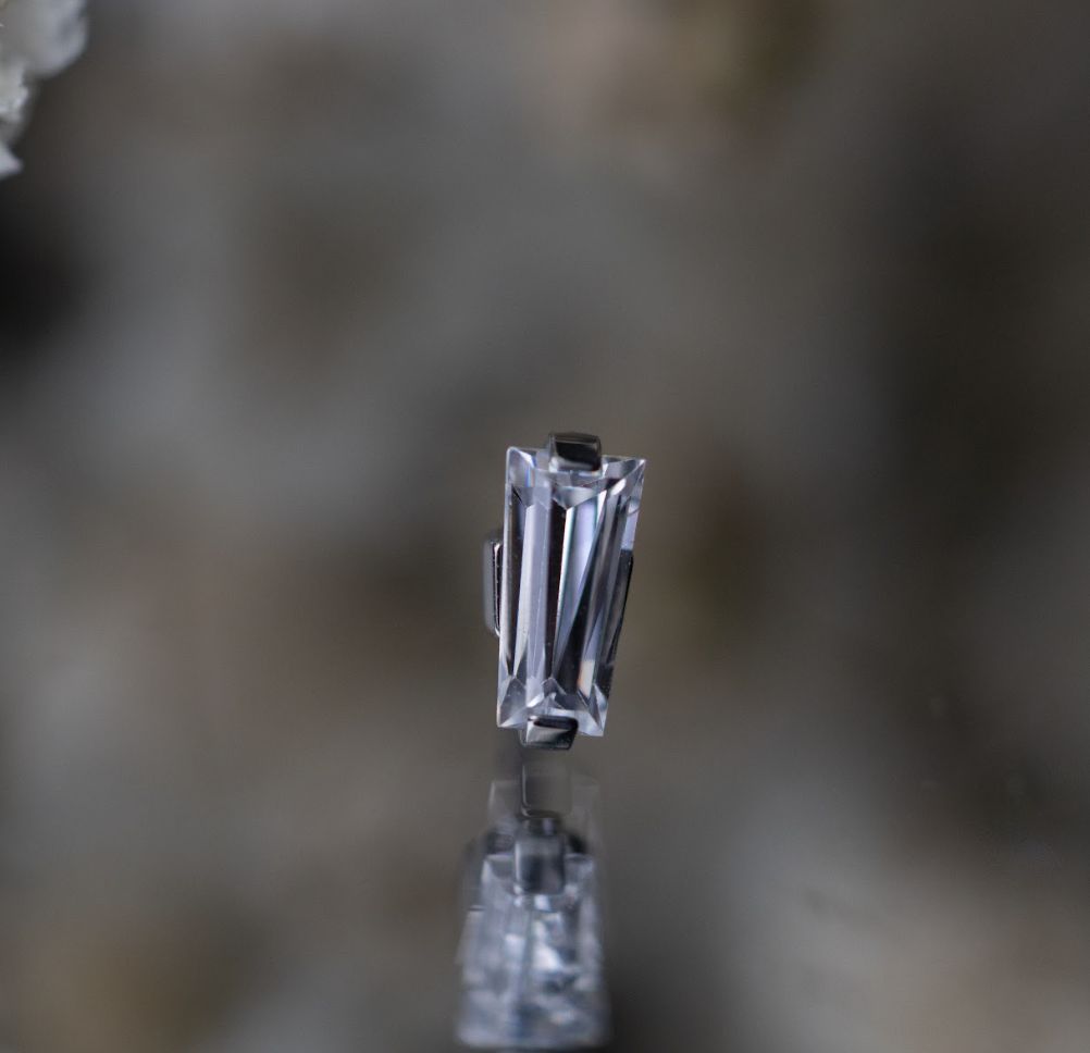 Titanium Threadless Tapered Baguette - 4mm, Gem: White CZ