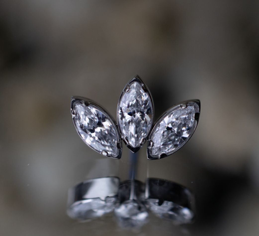Titanium Threadless Marquise Fan - 4x2mm, Gem: White CZ