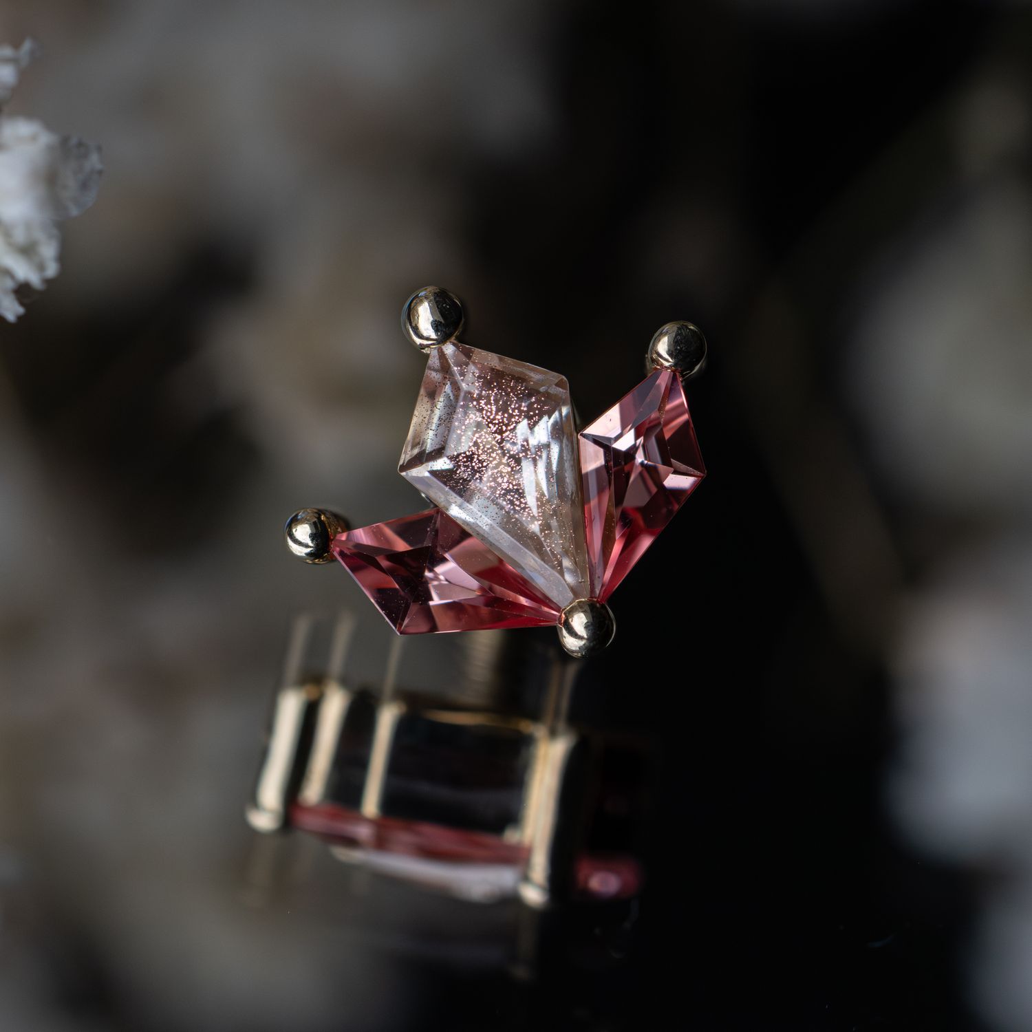 14/12ga Threaded Graduating Daydream, Gem: Padparadscha Sapphire &amp; Oregon Sunstone, Material: YG