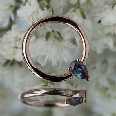 Pear V-Prong Fixed Ring - 4x2.5mm Gem - Daith/Septum Orientation