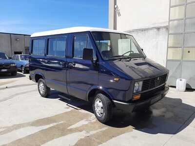 ALFA ROMEO AR8 VETRATO BLU