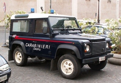 LAND ROVER DEFENDER CARABINIERI CINOFILI
