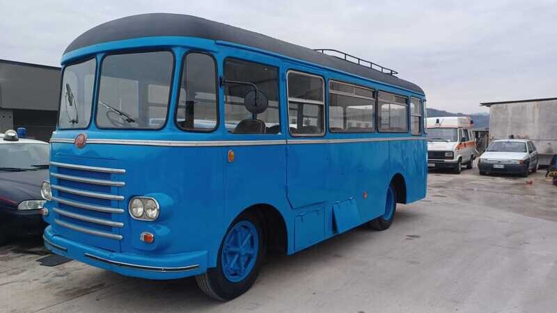 OM AUTOBUS BLU